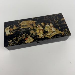 Caja lacada oriental
