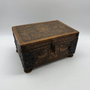 Caja cuero repujado