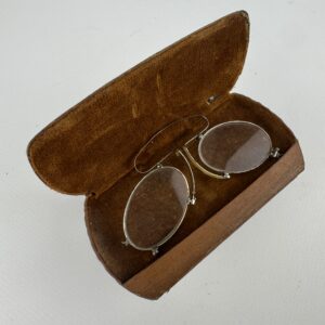 Gafas ovaladas con estuche