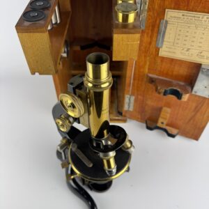 Microscopio Ernst Leitz