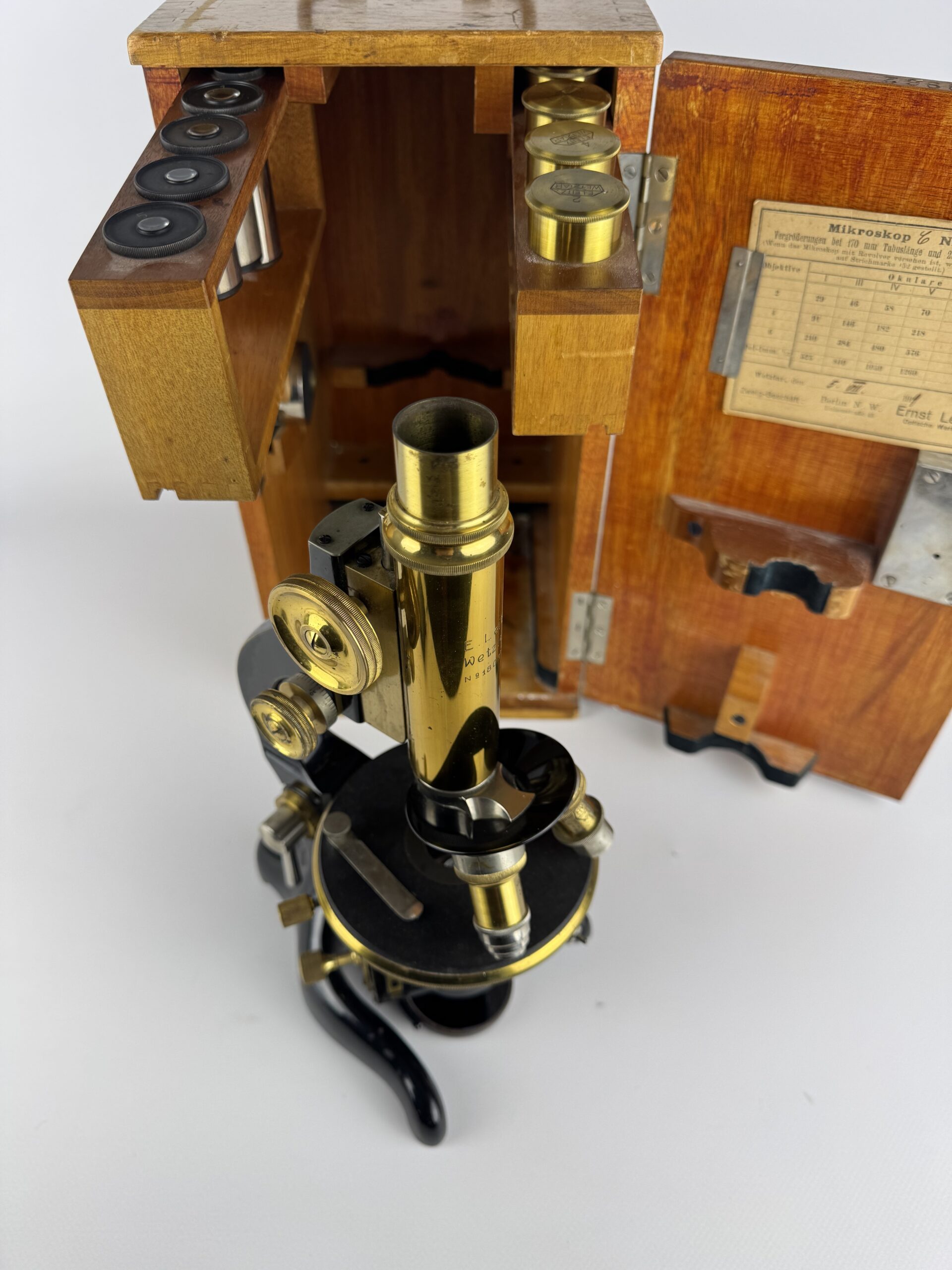 Microscopio Ernst Leitz