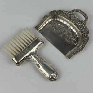 Recogedor y cepillo Plata